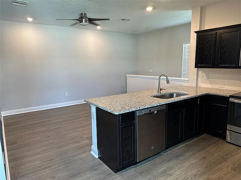14685 Englert Aly — Photo 5