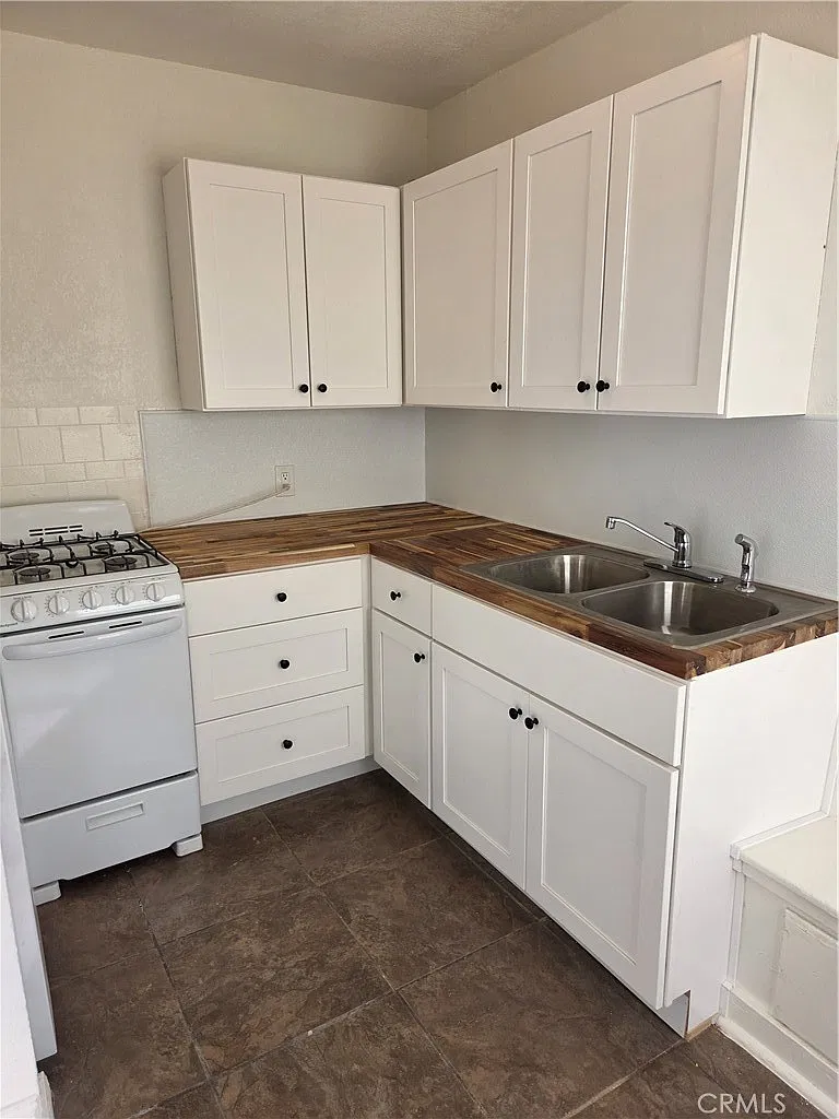 1 bed, 897 sqft, $2,300 — Photo 3