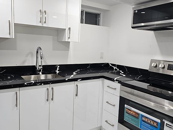 4th image of 137B Chatham Ave