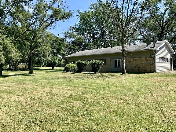 3rd image of 32W526 Forest Dr