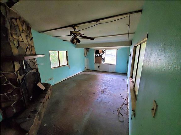 2nd image of 220 Lake Shore Dr