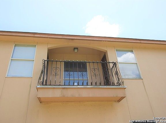 2nd image of 268 Saddle Ln