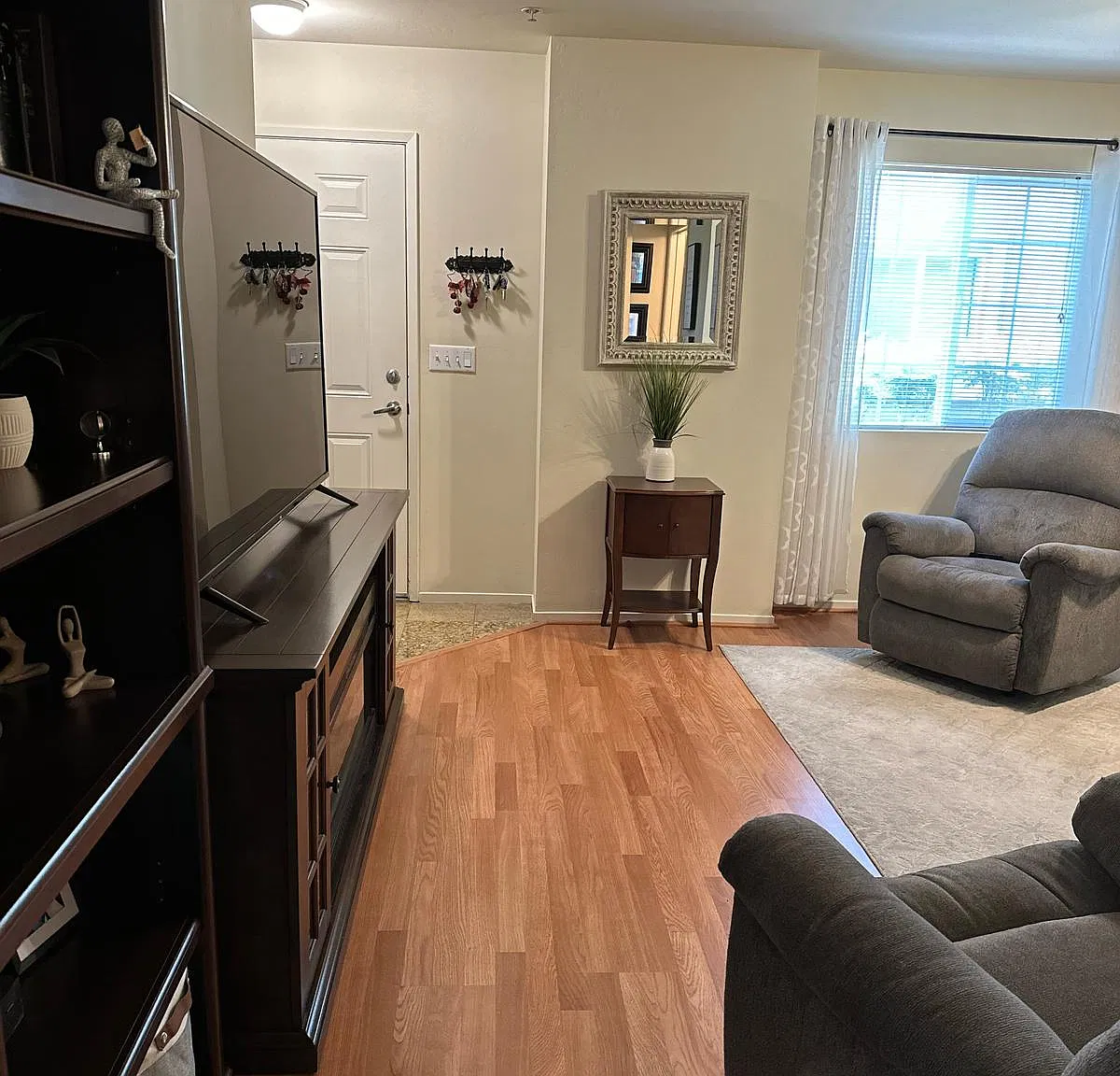 3 bed, 1250 sqft, $1,900 — Photo 4