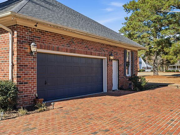 3rd image of 26 Strickland Ln
