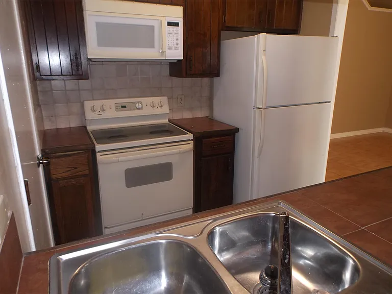5 Crestwood Cir — Photo 5