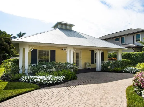 476 1st Ave N, Naples, FL 34102