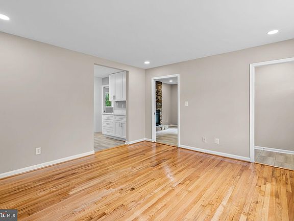 5th image of 1231 Simmons Dr
