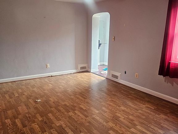 4th image of 6418 Elliott Pl
