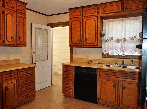 4th image of 307 N Union St