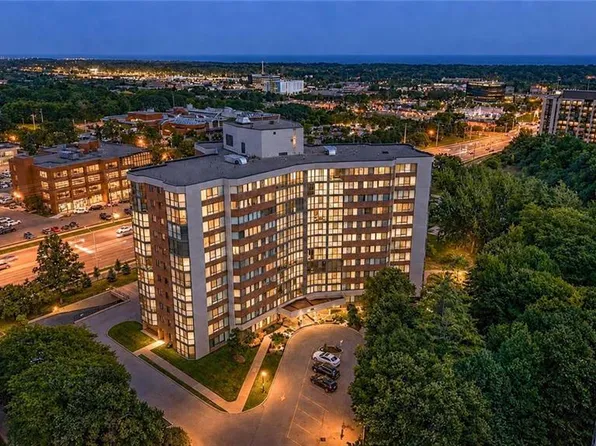1230 Marlborough Ct #202, Oakville, ON L6H 3K6