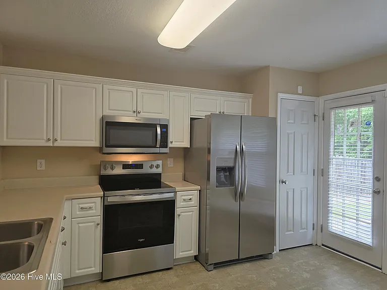 2918 Carey Ct — Photo 7