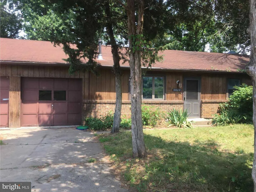 1824 Ford Rd photo 1