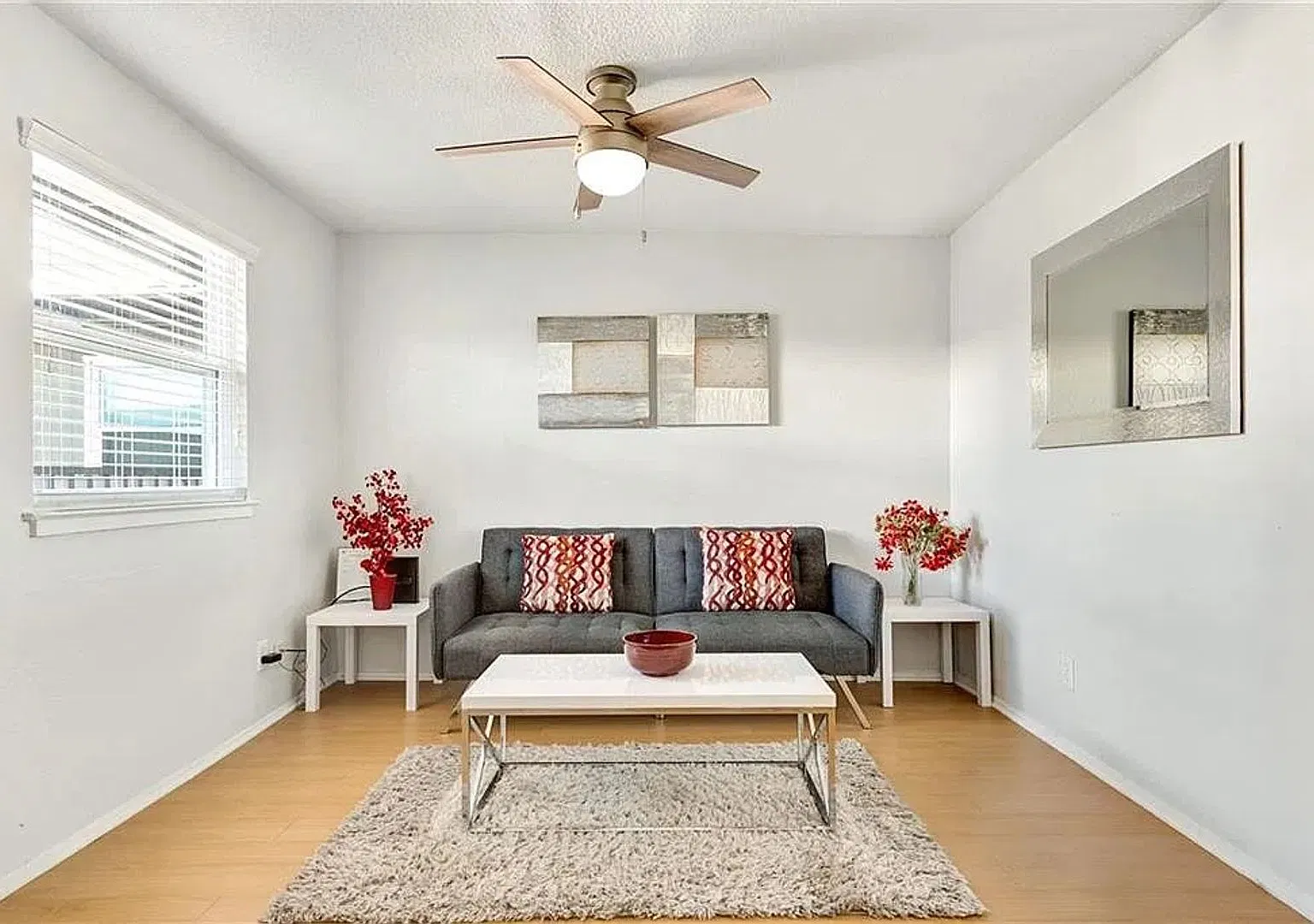 Room in 2 Bedroom Home in Austin — Photo 4