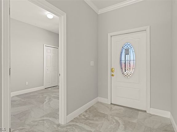 4th image of 897 Iris Dr