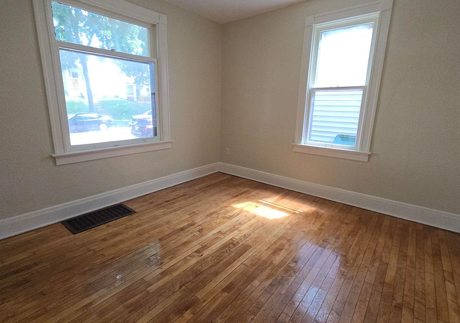 Bartlett 2443 — Photo 3