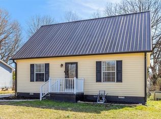 506 W Gilbreath St, Graham, NC 27253