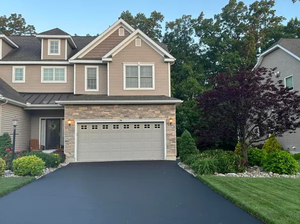 181 Fieldstone Drive, Schenectady, NY 12304