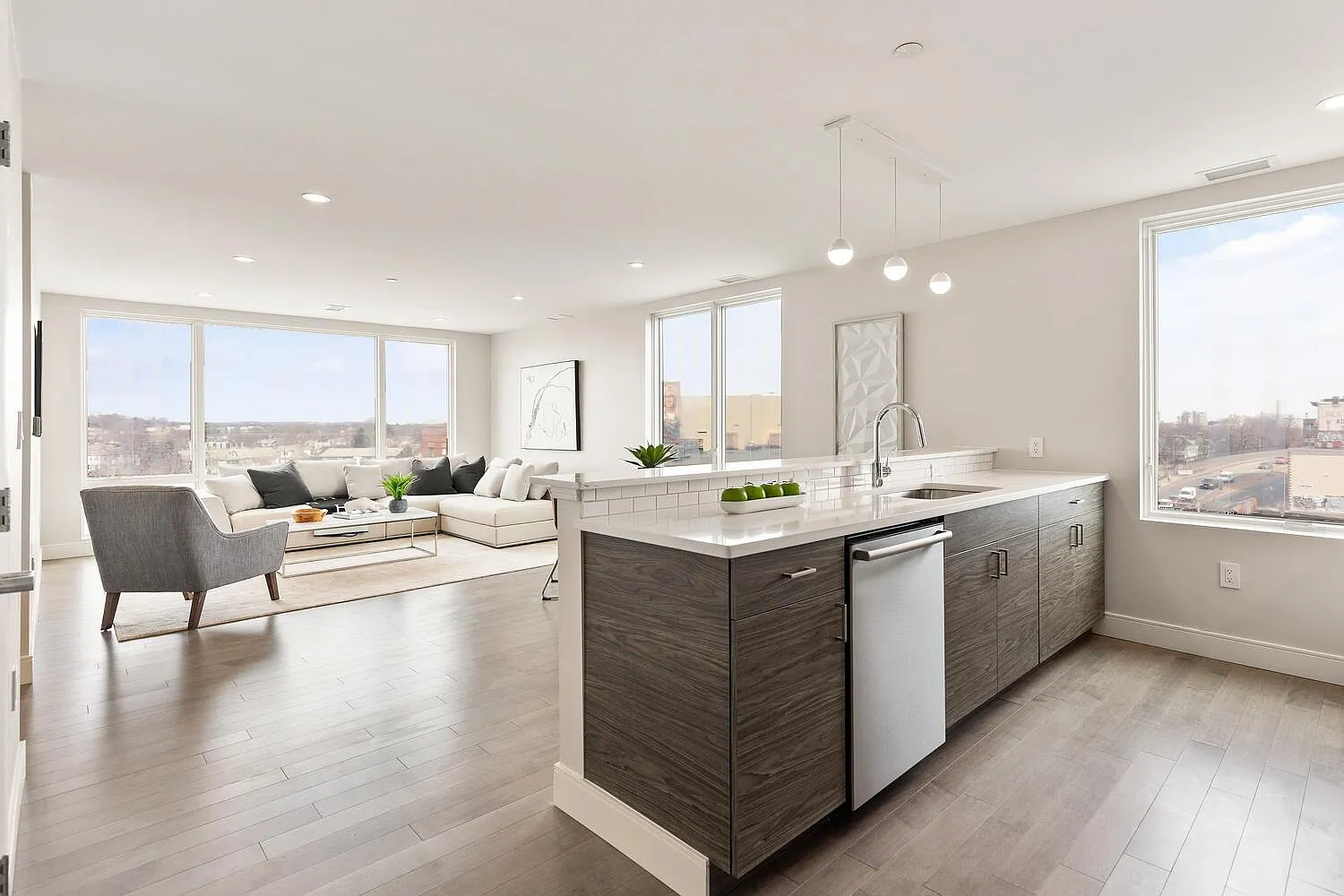 2 bed, 1200 sqft, $3,570 — Photo 1