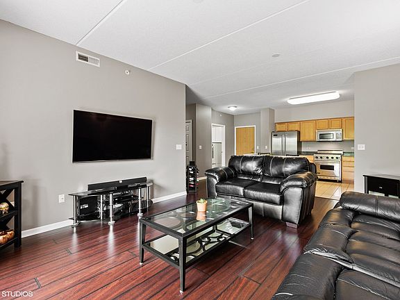 3rd image of 3401 N Carriageway Dr Unit 407