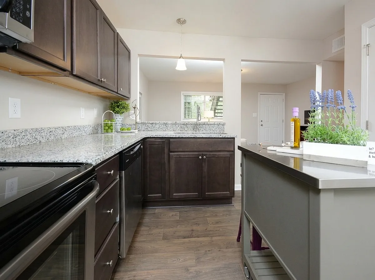 Forest Pointe — Photo 4
