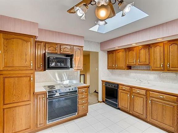 5th image of 15248 Arroyo Dr