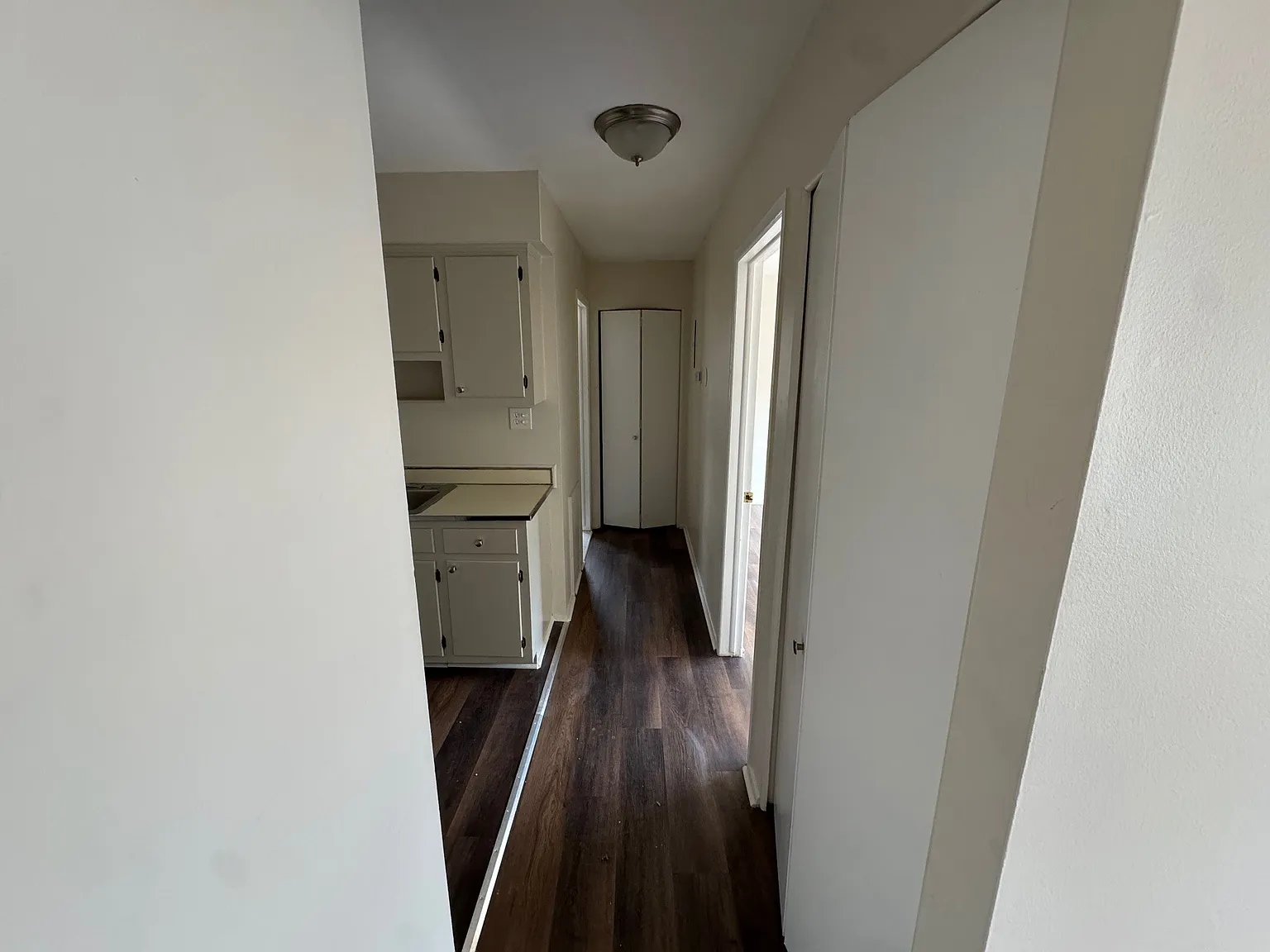 1 bed, 700 sqft, $1,050 — Photo 3
