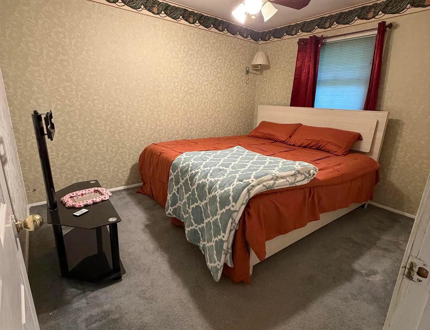 3 bed, 994 sqft, $2,400 — Photo 3