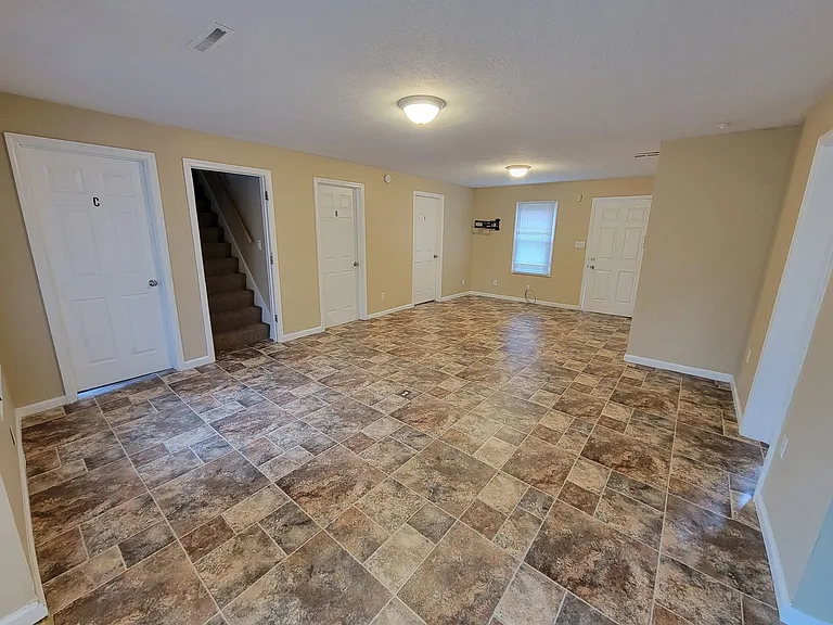 916 N Hill St — Photo 35