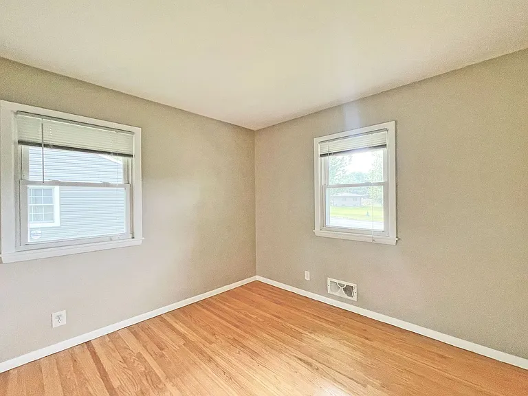 1064 Hackmann Cir NE — Photo 15