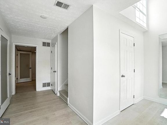 5th image of 156 Country Ridge Dr