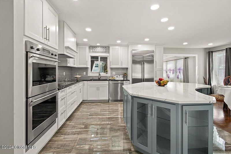 4th image of 11 Teakwood Drive