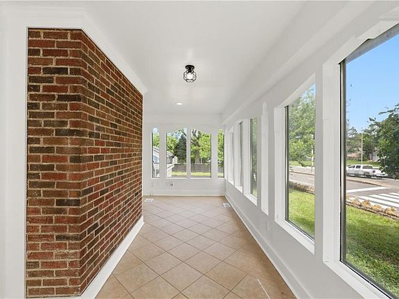 5th image of 800 Valentine Rd