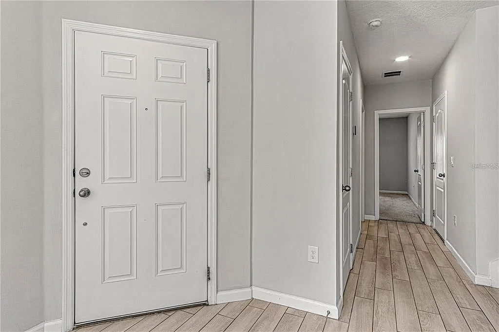 4 bed, 3.0 bath, 1762 sqft, $2,395 — Photo 4