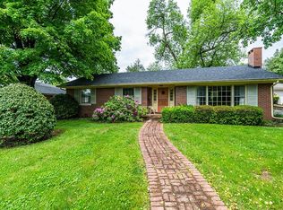 413 Greenbriar Rd, Lexington, KY 40503