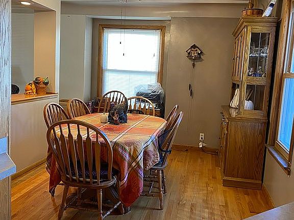 3rd image of 374 W Wood St