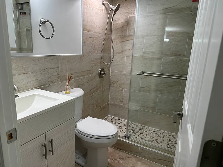 5231 N East River Rd #1M — Photo 7