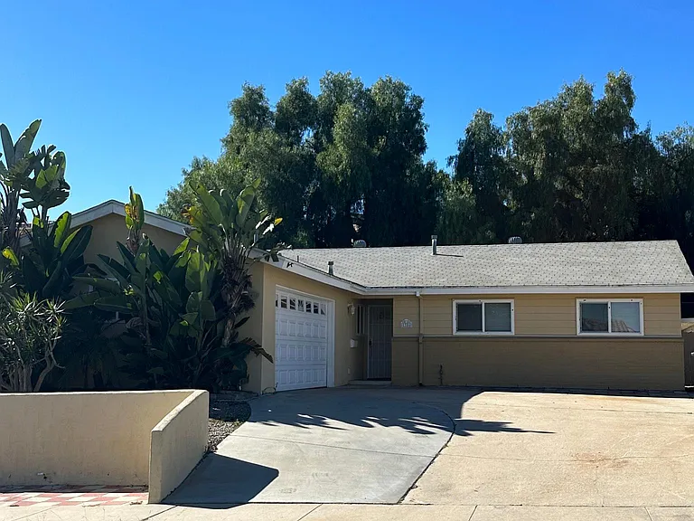 1356 El Lugar St — Photo 1