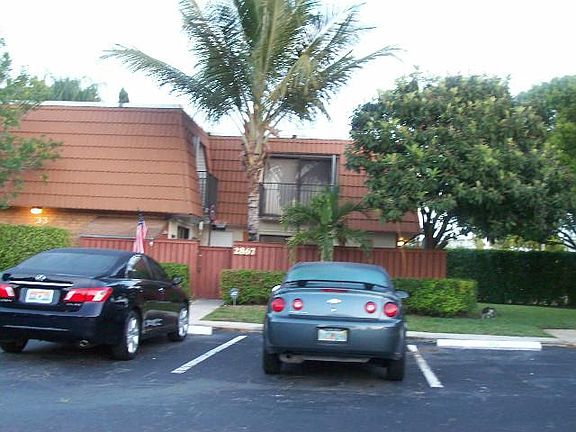 4th image of 2867 SW 11th Pl