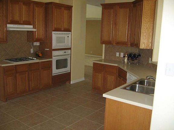 4th image of 26206 Cuyahoga Cir