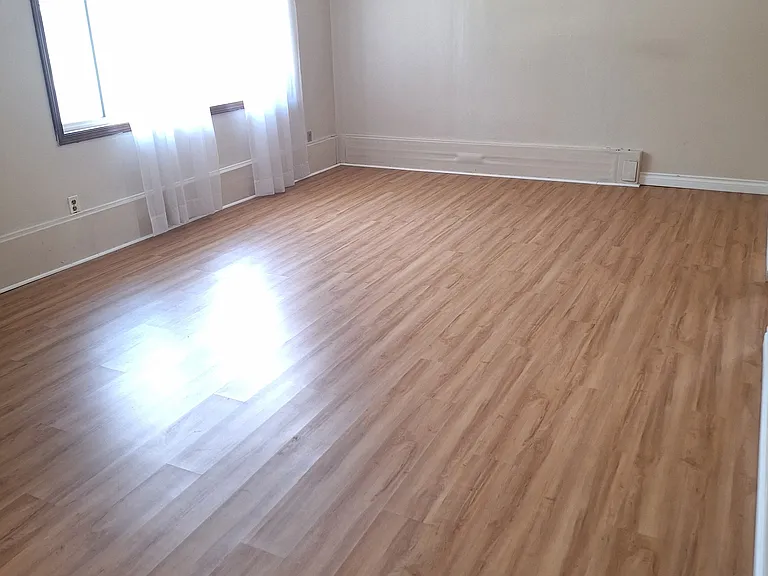 3918 E 8th Ave — Photo 2