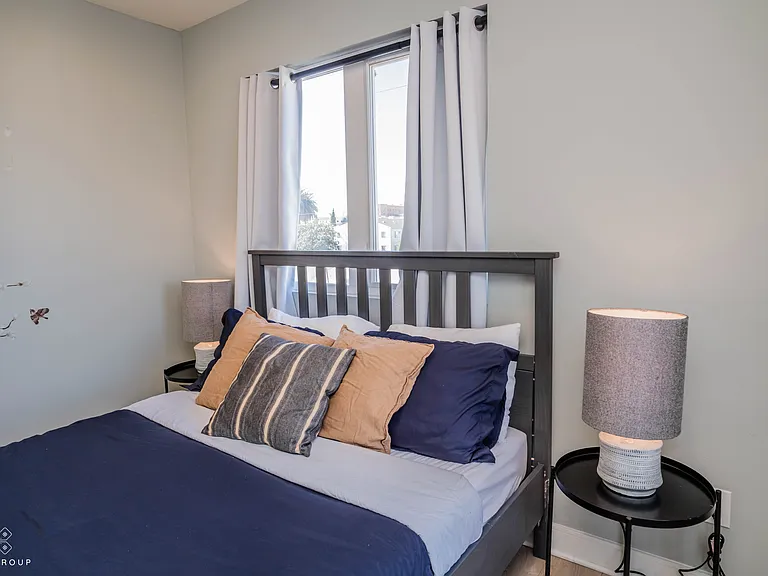 427 N Heliotrope Dr #200 — Photo 26