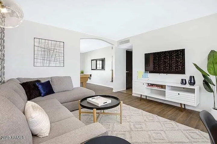 945 E Lilac Dr — Photo 24