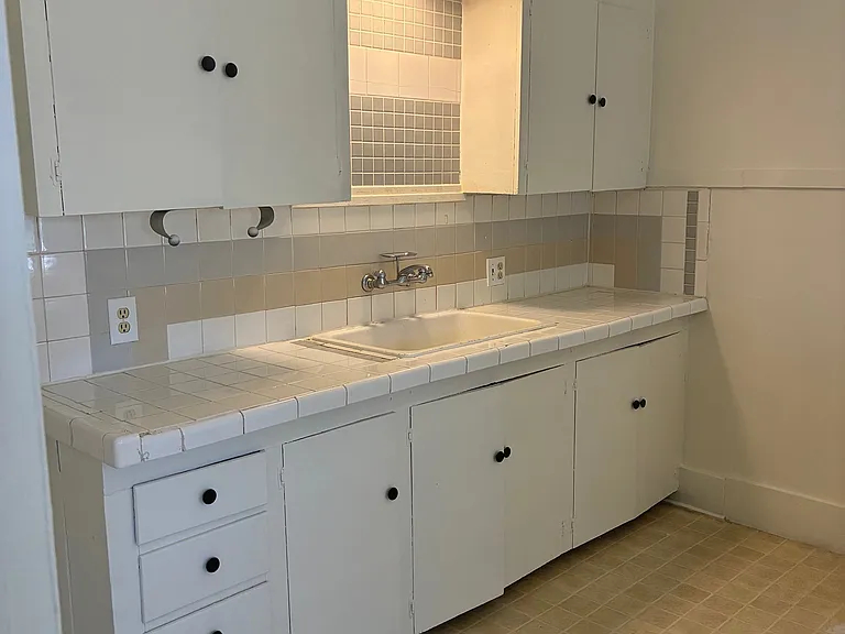 1224 S Lewis Pl — Photo 4