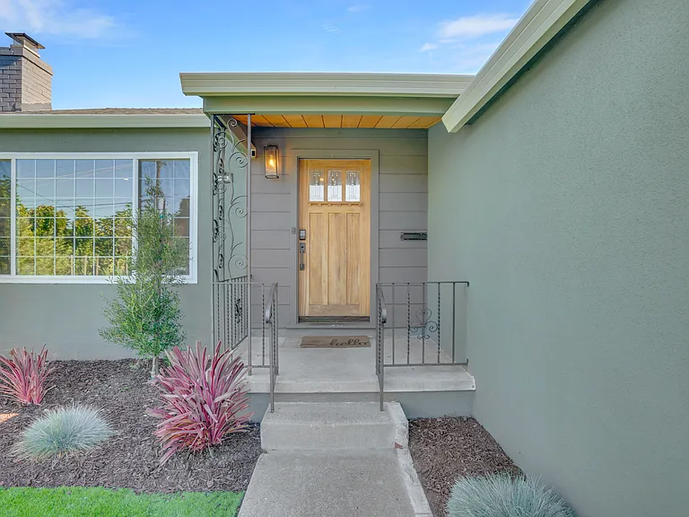 Leonard Dr — Photo 8