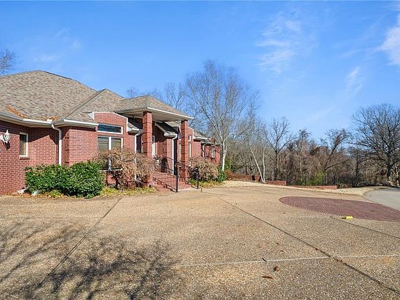 3rd image of 827 E Atalanta Dr