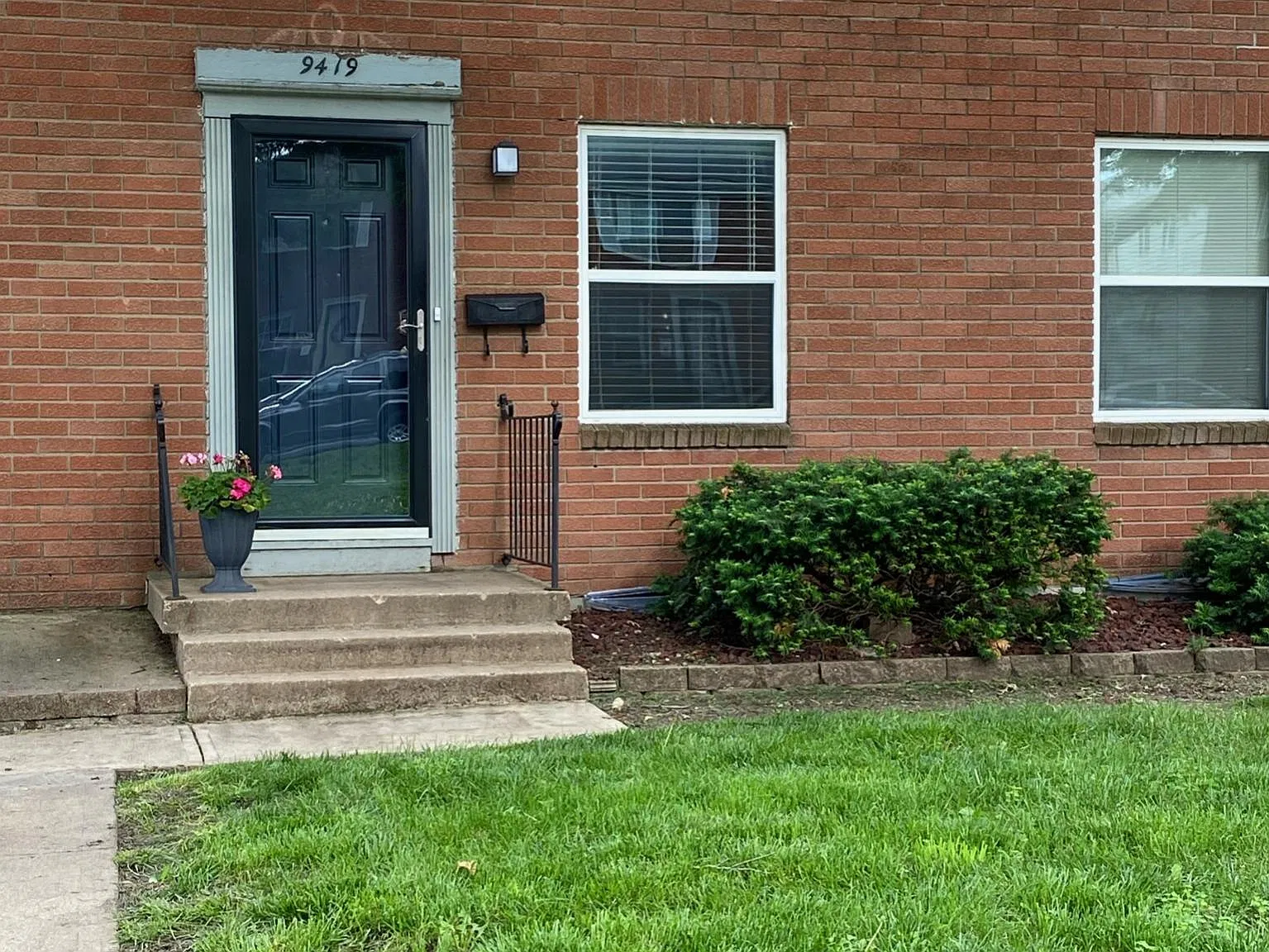 2 bed, 1300 sqft, $1,350 — Photo 2
