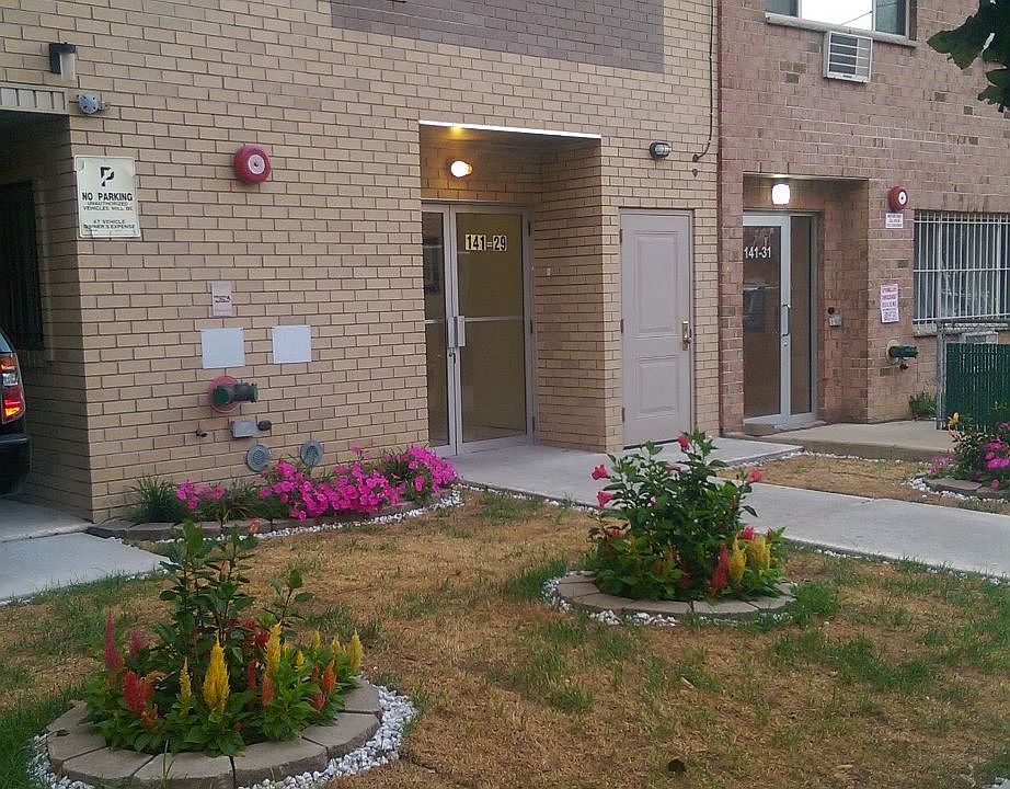 1st image of 141-29 Pershing Cres #6