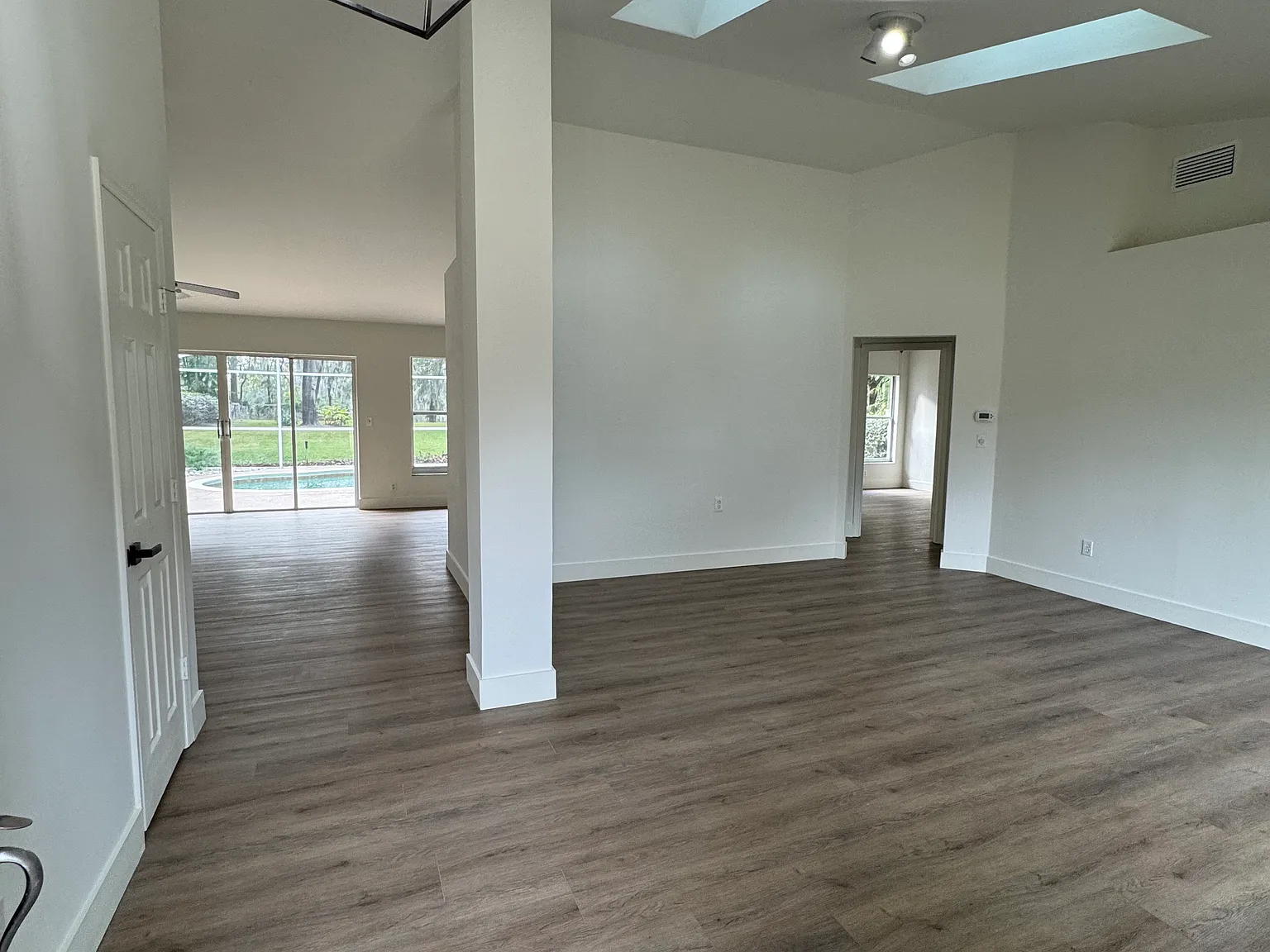 1024 Early Ave — Photo 2
