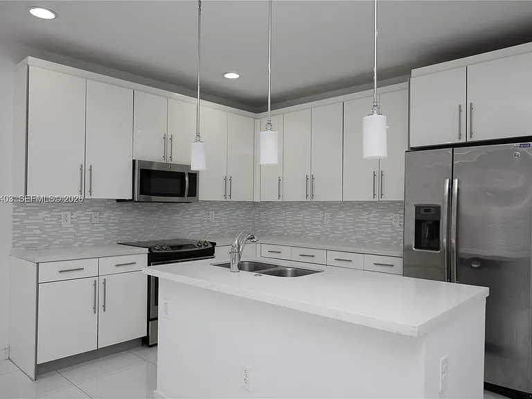 2610 NE 213th St #103 — Photo 5