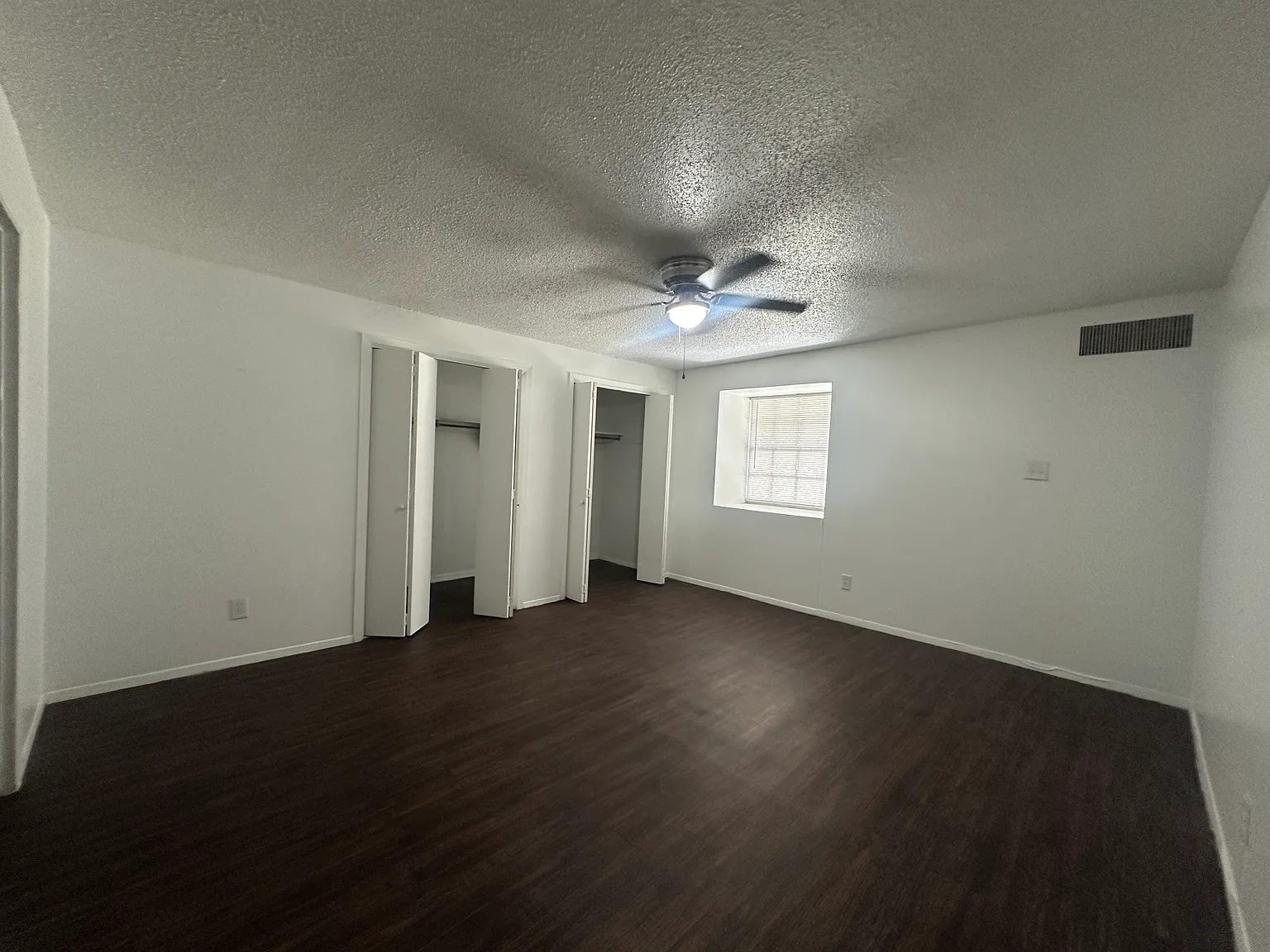 1 bed, 1.5 bath, 990 sqft, $780 — Photo 4
